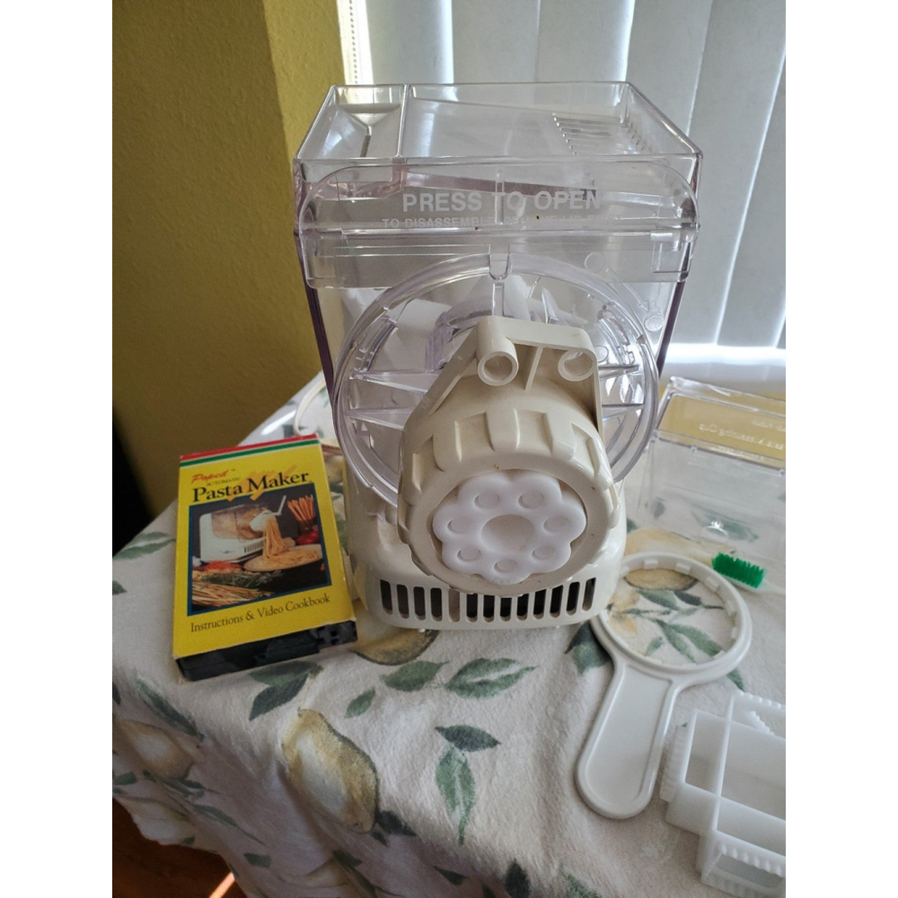 Popeil Pasta Maker w/accessories